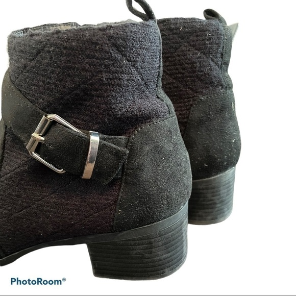 Women’s black ankle boots with buckle accents - Picture 5 of 8